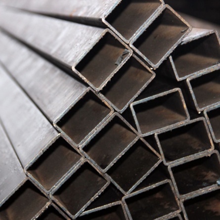 Труба профильная 60х40х2 мм стальная фото 1